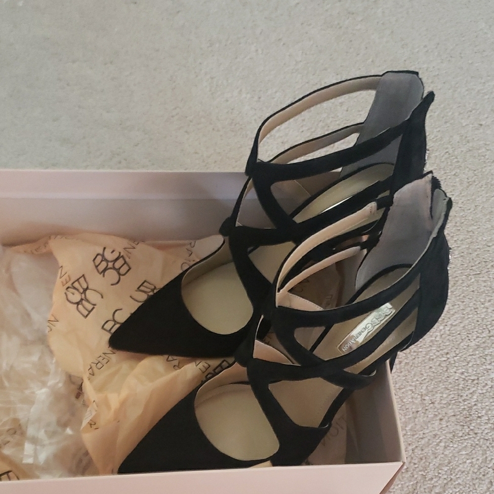 BCBG Sophisticated Black Pointed-Toe Heels excellent condition. Worn once.